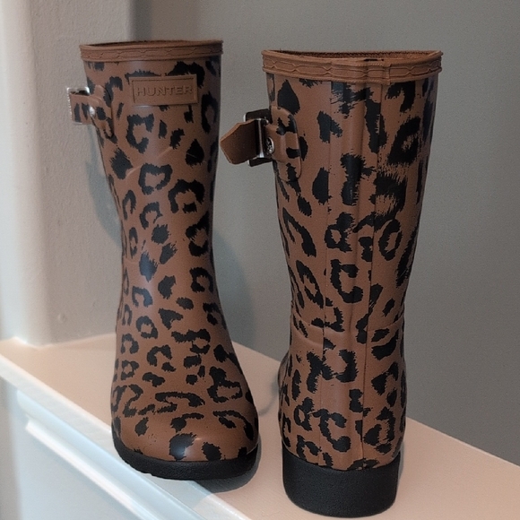 Hunter Brown Leopard Pattern Boots - Picture 8 of 10